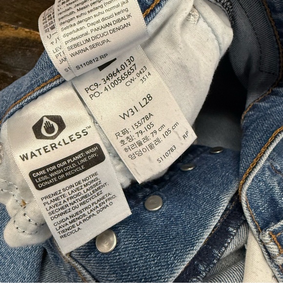 Levi's® Women's High-Rise Wedgie Straight
Cropped Jeans 31 - Picture 6 of 11